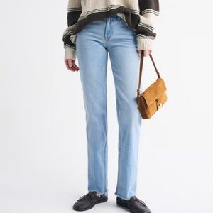 Abercrombie & Fitch Mid Rise 90s Straight Raw Hem